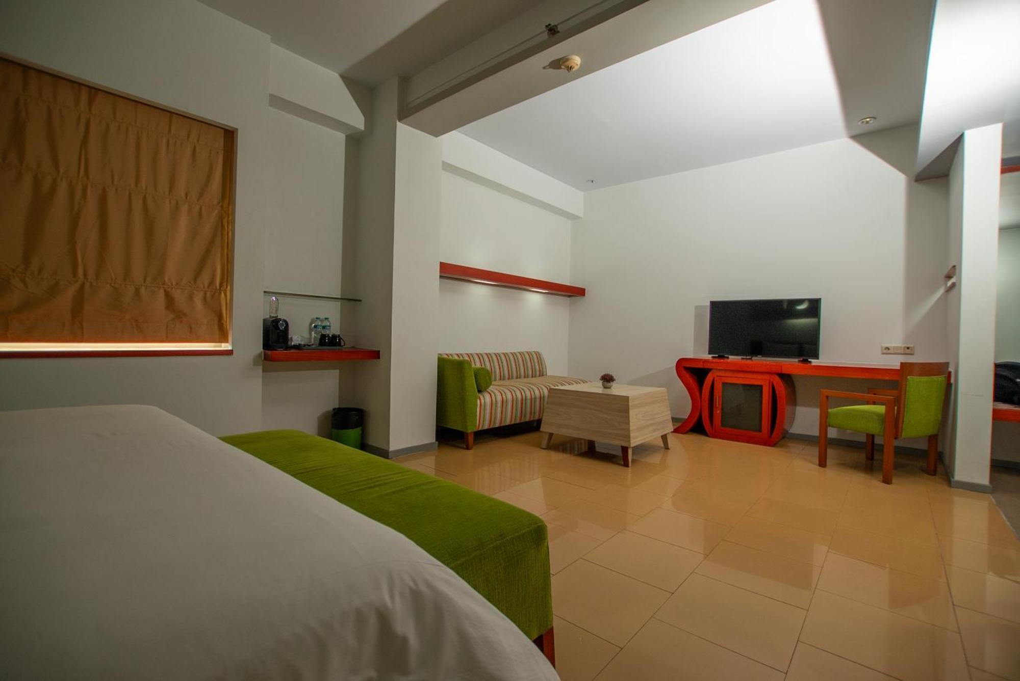 Sparks Life Jakarta, Artotel Curated מראה חיצוני תמונה