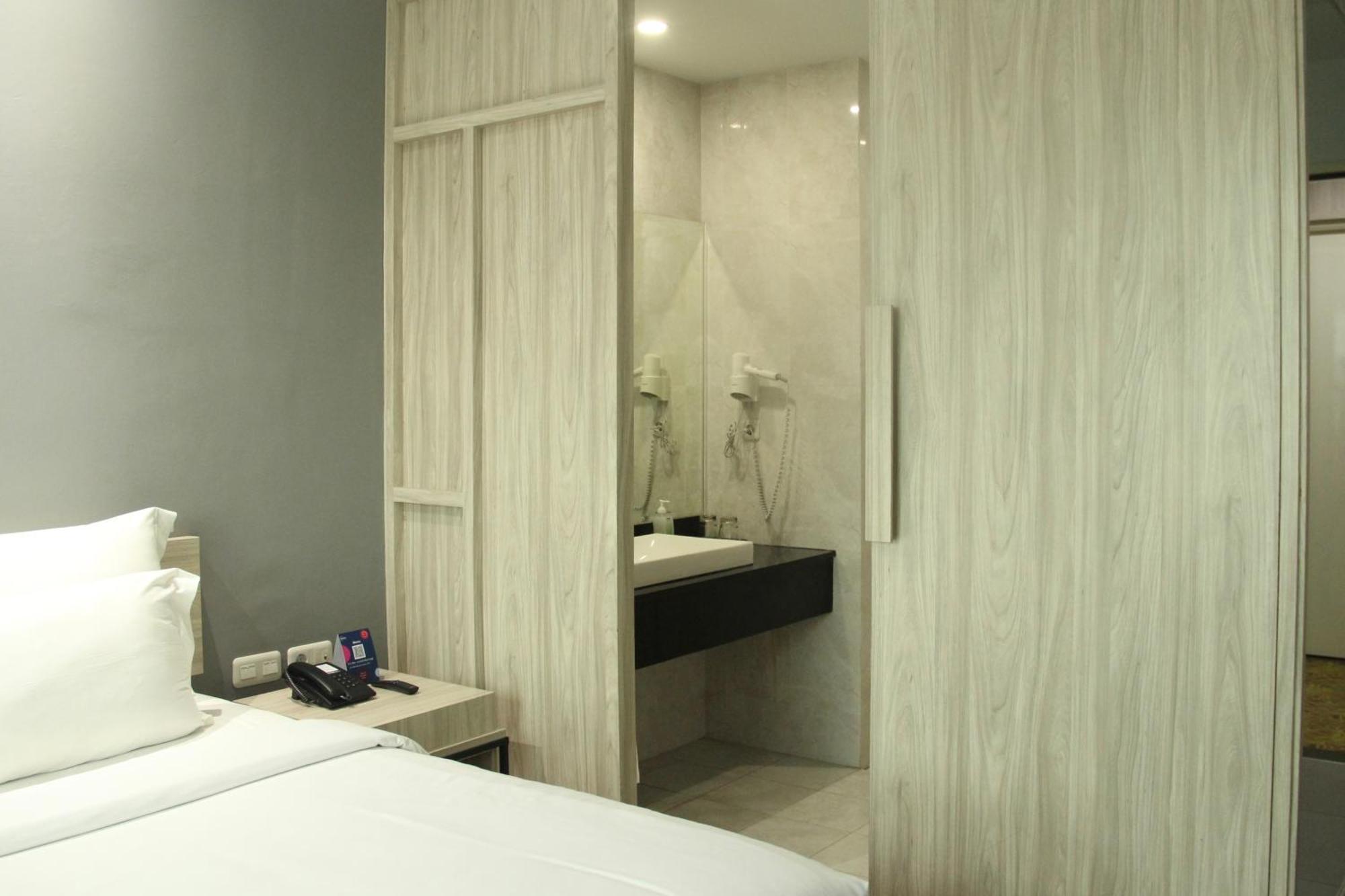 Sparks Life Jakarta, Artotel Curated מראה חיצוני תמונה