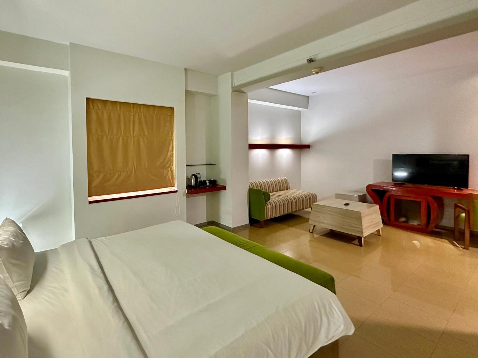 Sparks Life Jakarta, Artotel Curated מראה חיצוני תמונה